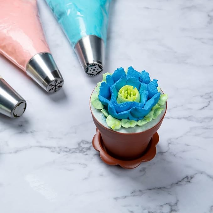 Restaurantware-Russian Piping Tip, 1 Rose Cake Decor Piping Tip - #49, Corrosion-Resistant, Stainless Steel Decorating Tip For Frosting, Dishwashable, Decorate Cupcakes, Cakes, or Cookies