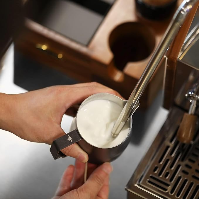MHW-3BOMBER Milk Frothing Pitcher 450ml/15.2oz Milk Frother Cup Espresso Steaming Pitcher Stainless Steel Milk Frother Cup Barista Latte Art Round Spout Milk Jug P6001S-OS