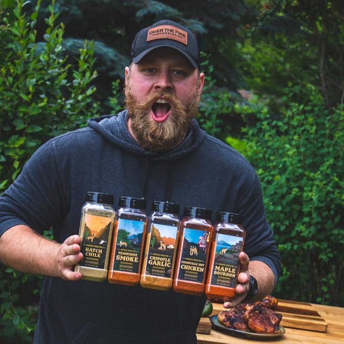 Spiceology & Derek Wolf - Maple Bourbon Seasoning - Sweet & Smoky Barbeque Rubs, Seasonings and Spice Blends - Use On: Ribs, Pork Shoulder, Beef, Bacon, Chicken Wings, Popcorn, Scallops or Duck Breast - 22 oz