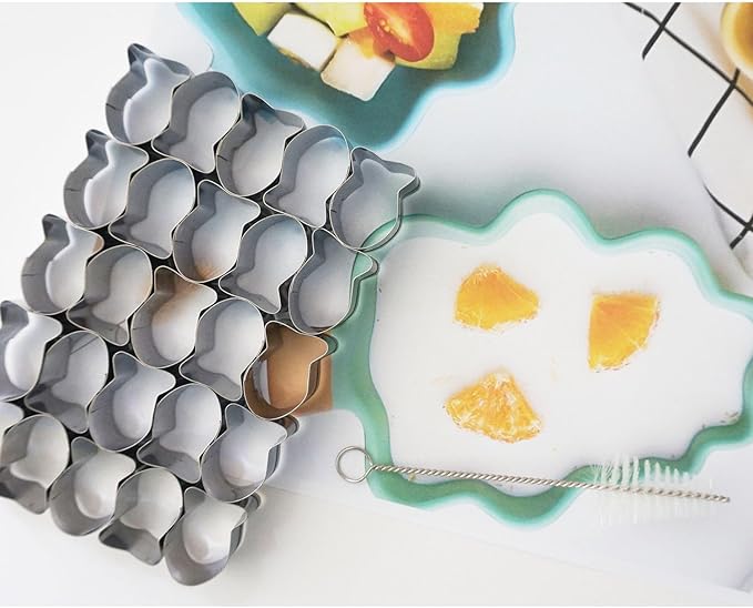 Goldfish Cracker Cutter, Stainless Steel Fish Cookie Cutters Shapes, DIY Mini Snack Crackers Mold 1 Inch, Fish-shaped Treats, 25 Cavity Cookie Stamp with Cleaning Brush