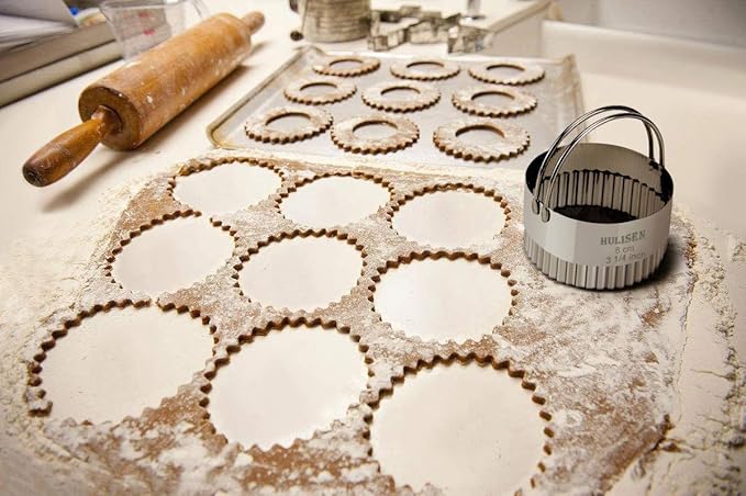 HULISEN Biscuit Cutter Set (5 Pieces/Set), Stainless Steel Round Biscuit Cutters with Handle, Wave Cookies Cutter with Fluted Edge, Professional Baking Dough Tools, Gift Package (Wave)
