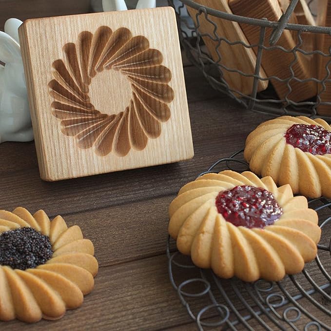 Wooden Cookie Biscuit Mold, 3D Baking Mold, Embossing Craft Decorating Baking Tool, Suitable for Halloween Thanksgiving Christmas Kitchen DIY (Shape E 10 * 10 * 2)