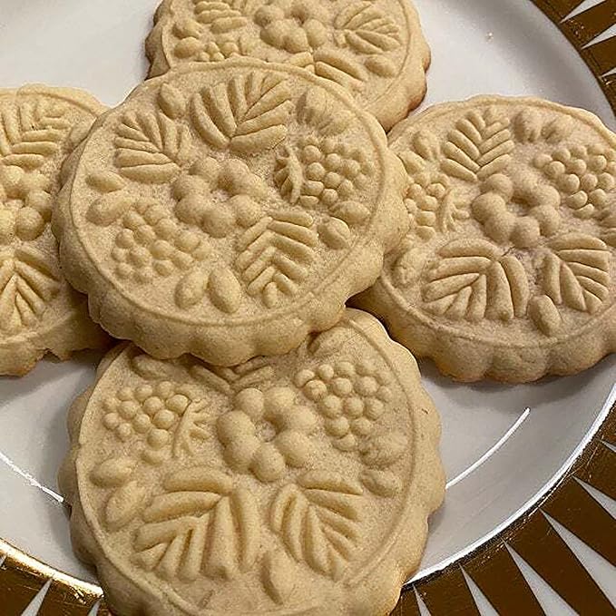 Wooden Cookie Biscuit Mold, 3D Baking Mold, Embossing Craft Decorating Baking Tool, Suitable for Halloween Thanksgiving Christmas Kitchen DIY (Grapes 10 * 10 * 2)