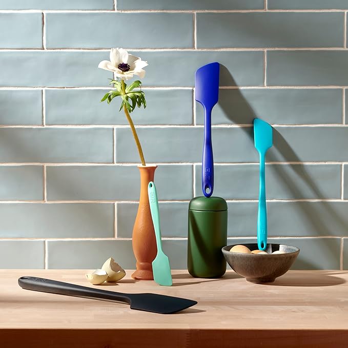 GIR: Get It Right Silicone Spatula for Cooking, Baking, Scraping, and Mixing - Non-Stick & Heat Resistant Kitchen Spatula - 11 Inch, Red - Silicone Cooking Utensils