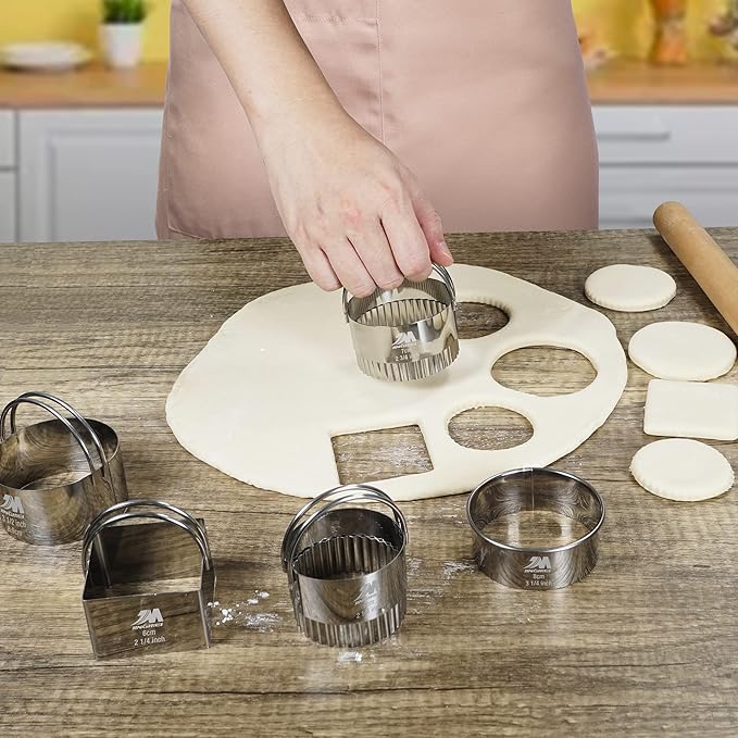 Ripple Biscuit Cutter Set 1.75inch 2inch 2.25inch 2.75inch 3.25inch, Stainless Steel Round Biscuit Cutters with Handle, Wave Cookies Cutter with Fluted Edge, Professional Baking Dough Tools