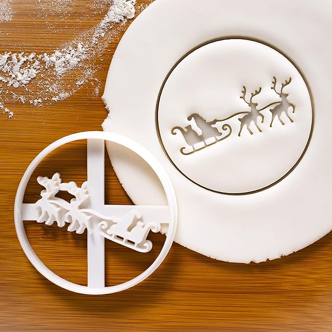 Set of 2 Christmas cookie cutters (Designs: Christmas Tree and Santa Claus with Reindeer), 2 pieces - Bakerlogy